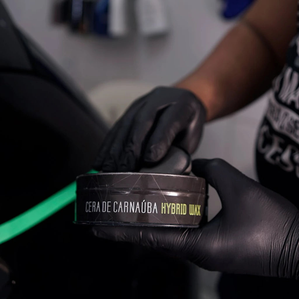 CARNAÚBA HYBRID WAX 120ML - CERA HÍBRIDADESCRIÇÃO: Carnaúba Hybrid Wax é uma cera desenvolvida com a mais pura carnaúba cearen