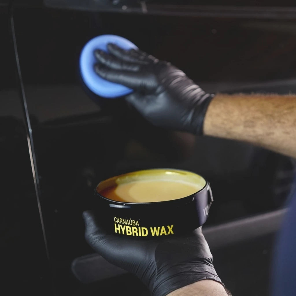 CARNAÚBA HYBRID WAX 120ML - CERA HÍBRIDADESCRIÇÃO: Carnaúba Hybrid Wax é uma cera desenvolvida com a mais pura carnaúba cearen